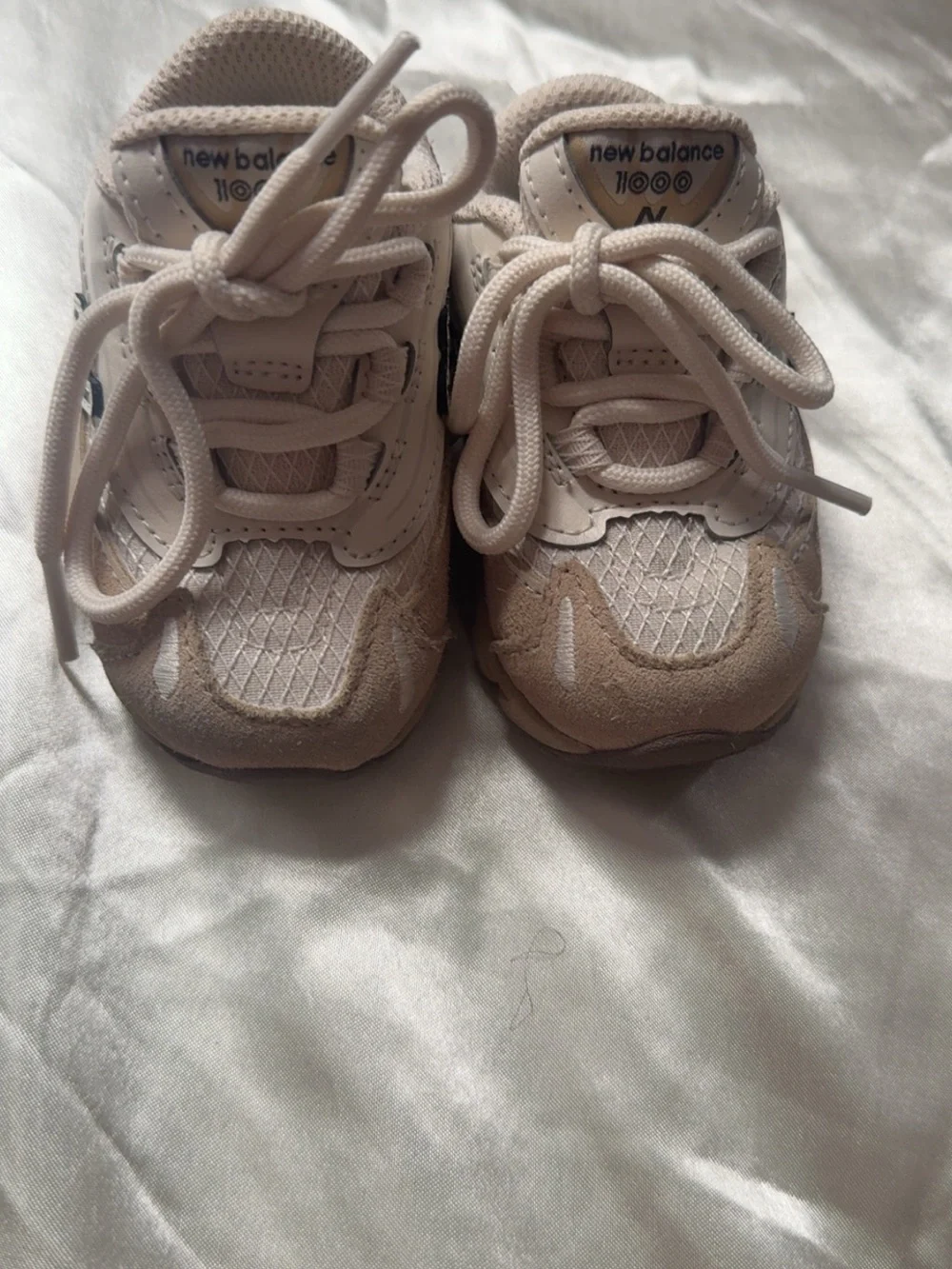New Balance Kids 1000 Sneakers in Light Beige and White
